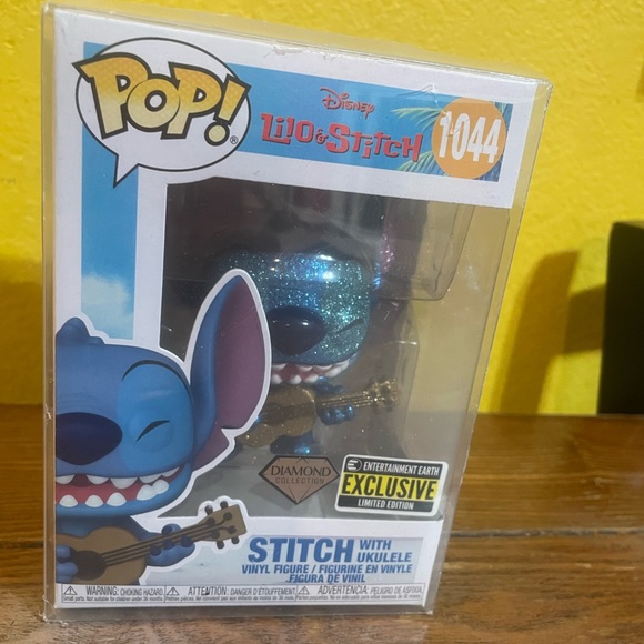 Funko Pop - Stitch With Ukulele #1044 [Diamond Collection] [Entertainment Earth] - Picture 1 of 7